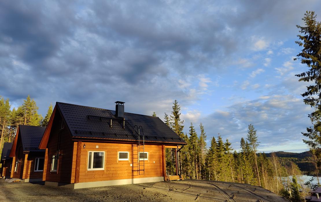 M&ouml;kit ilta-auringossa